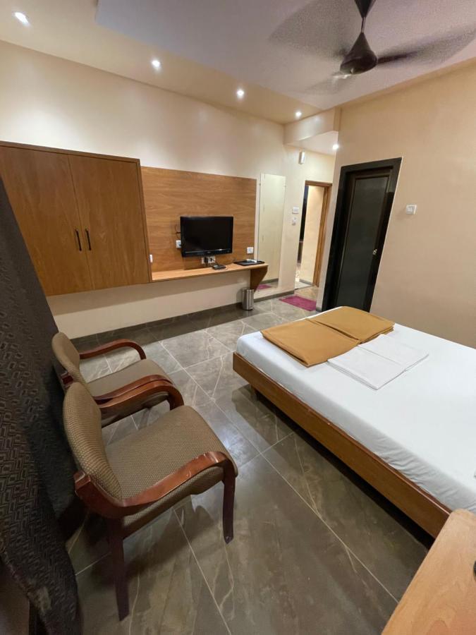 Hotel Vardhan Silvassa Exterior foto
