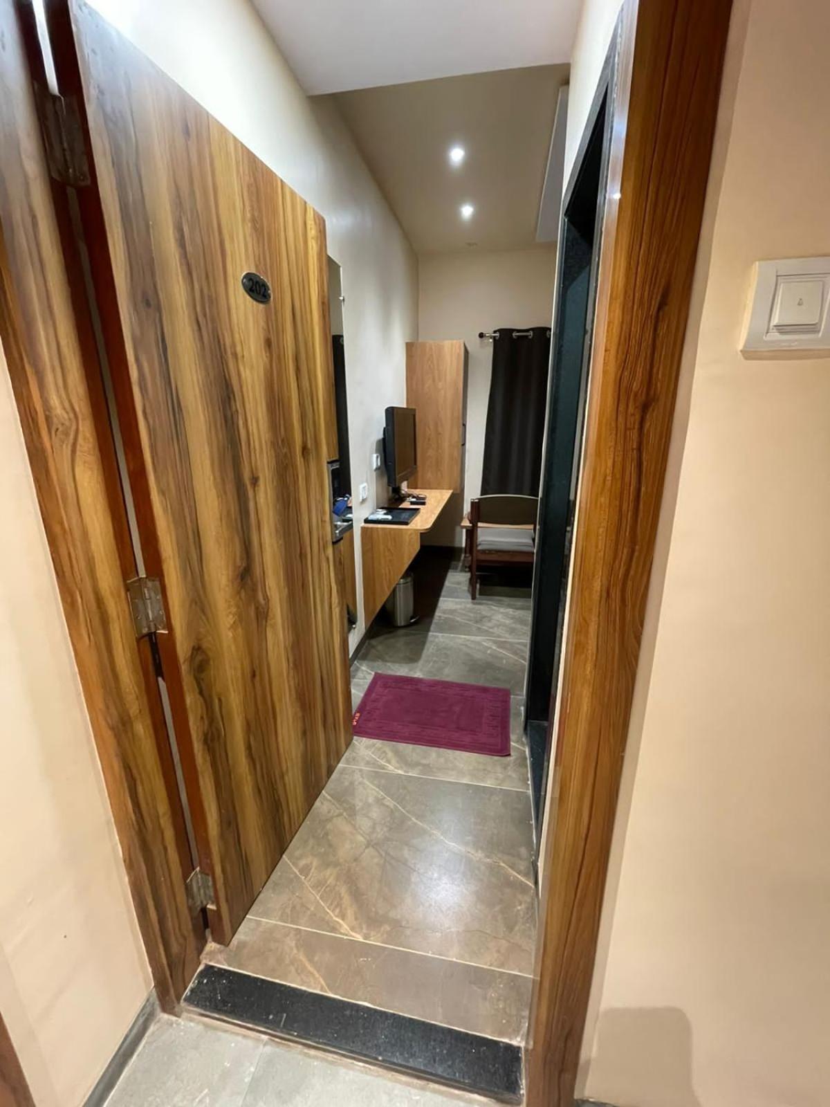 Hotel Vardhan Silvassa Zimmer foto